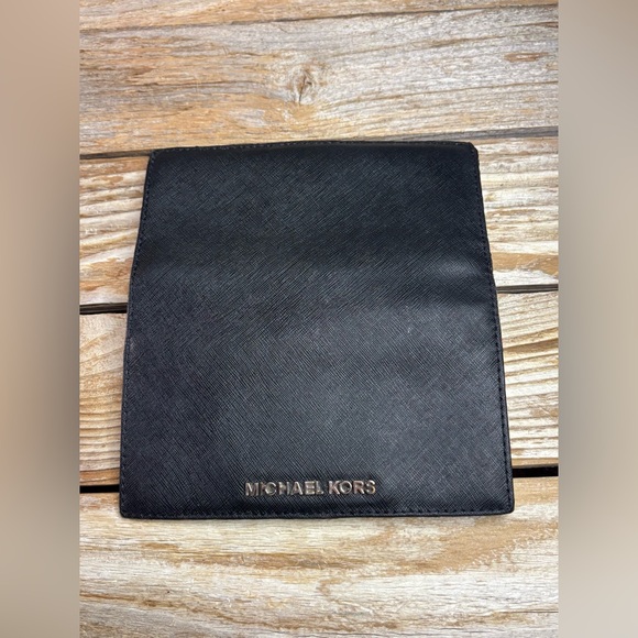 Michael Kors Wallet Black with Logo {READ} - Picture 4 of 8